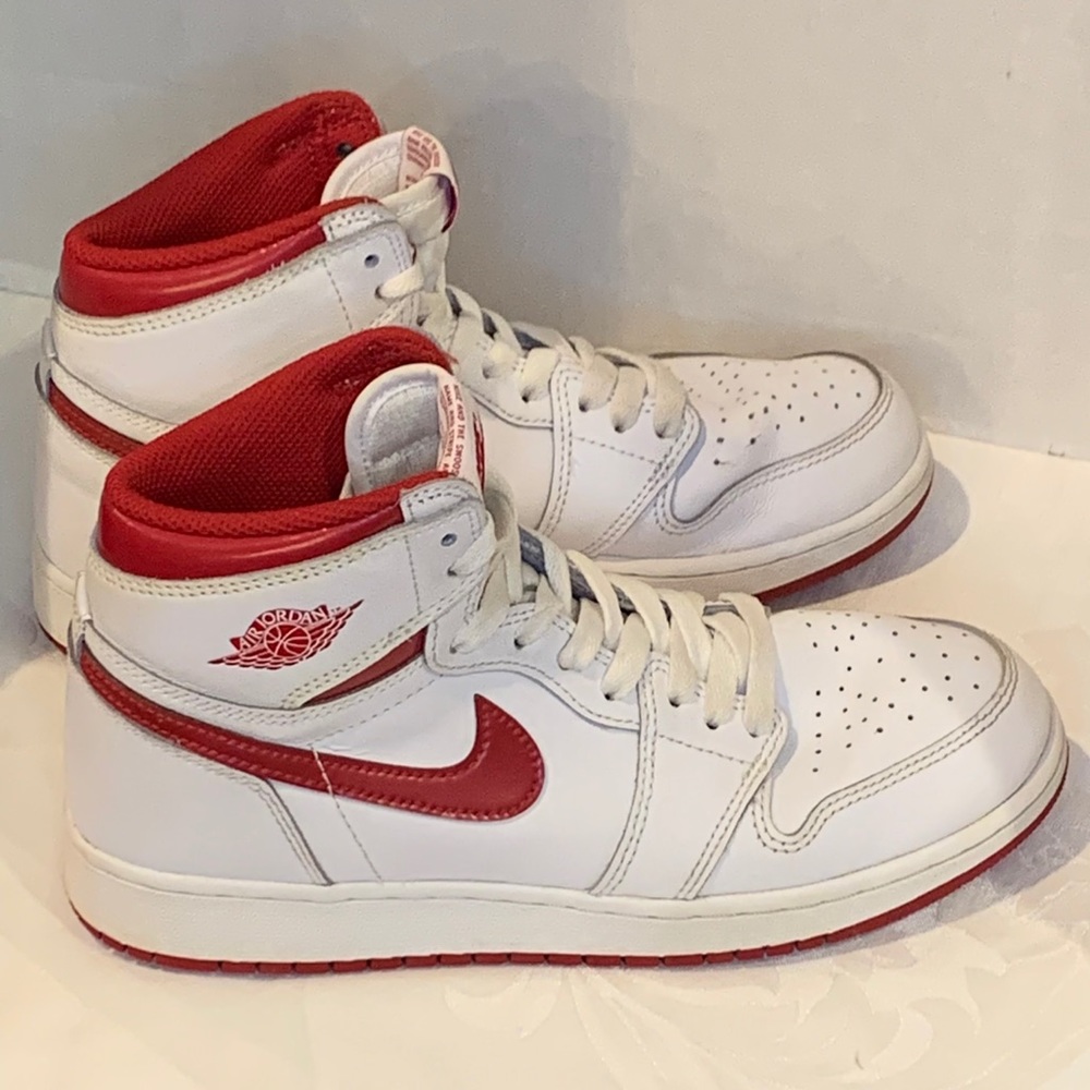 Nike Air Jordan Retro 1 High OG Metallic Red  6.5Y